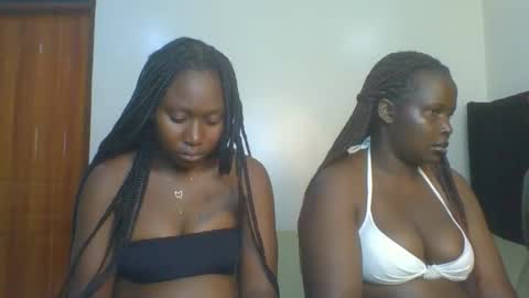 Snapshot of sweet_camila5 chatting on 10-22-25, 10:31 Camila online show from 10-22-25, 10:31