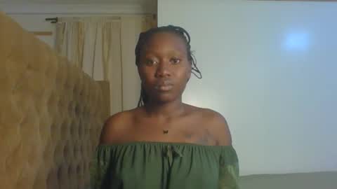 Snapshot of sweet_camila5 chatting on 10-26-25, 12:11 Camila online show from 10-26-25, 12:11