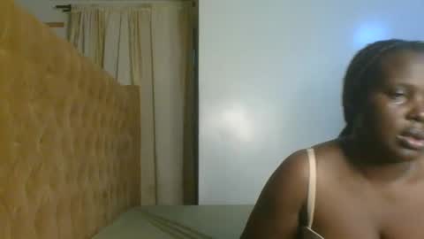 Snapshot of sweet_camila5 chatting on 10-27-25, 12:15 Camila online show from 10-27-25, 12:15