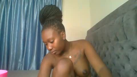 Snapshot of sweet_camila5 chatting on 11-02-25, 05:10 Camila online show from 11-02-25, 05:10