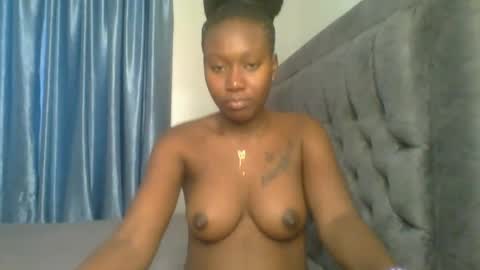 Snapshot of sweet_camila5 chatting on 11-03-25, 05:42 Camila online show from 11-03-25, 05:42