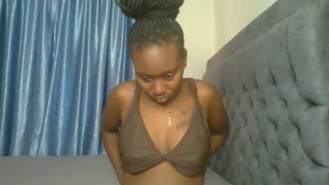 Snapshot of sweet_camila5 chatting on 11-05-25, 06:46 Camila online show from 11-05-25, 06:46