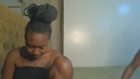 Snapshot of sweet_camila5 chatting on 11-10-25, 06:40 Camila online show from 11-10-25, 06:40