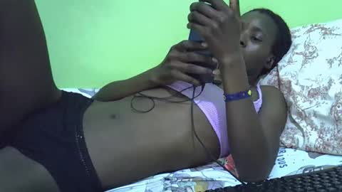 sweet_candie01 online show from 09-17-25, 07:59