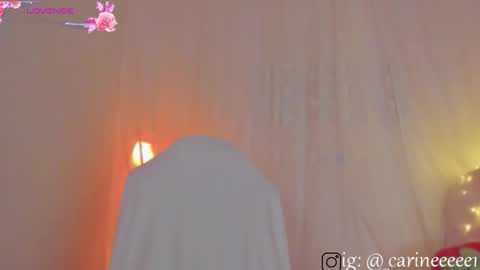 Snapshot of sweet_carine chatting on 11-19-25, 02:22 camil online show from 11-19-25, 02:22