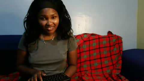 sweet_dollo online show from 09-28-25, 06:24