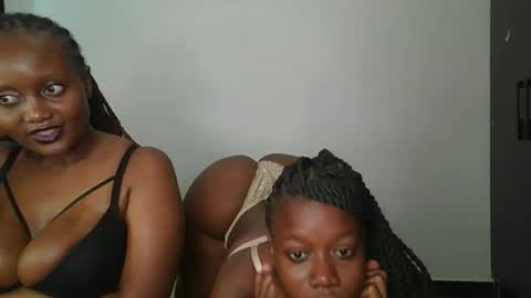 sweet_ella6 online show from 04-01-26, 01:41