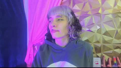 Snapshot of sweet_emmili chatting on 12-23-24, 12:08 emmili online show from 12-23-24, 12:08