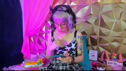 Snapshot of sweet_emmili chatting on 12-30-24, 03:24 emmili online show from 12-30-24, 03:24