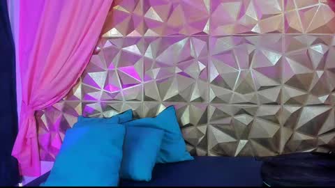 Snapshot of sweet_emmili chatting on 01-04-25, 06:19 emmili online show from 01-04-25, 06:19