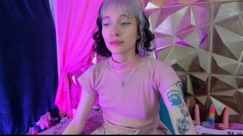 Snapshot of sweet_emmili chatting on 01-09-25, 12:19 emmili online show from 01-09-25, 12:19