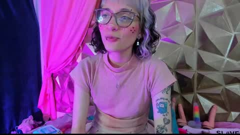 Snapshot of sweet_emmili chatting on 01-09-25, 03:23 emmili online show from 01-09-25, 03:23