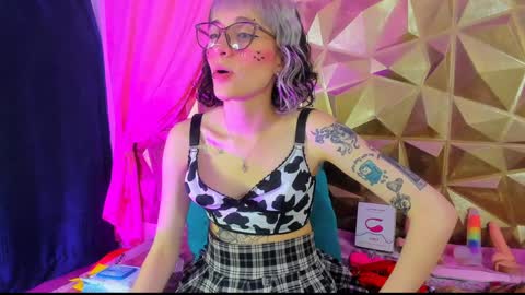 Snapshot of sweet_emmili chatting on 01-12-25, 03:14 emmili online show from 01-12-25, 03:14