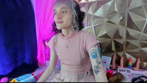 Snapshot of sweet_emmili chatting on 01-18-25, 12:15 emmili online show from 01-18-25, 12:15