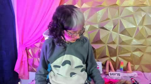 Snapshot of sweet_emmili chatting on 02-02-25, 03:28 emmili online show from 02-02-25, 03:28