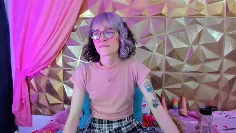 Snapshot of sweet_emmili chatting on 02-14-25, 03:15 emmili online show from 02-14-25, 03:15