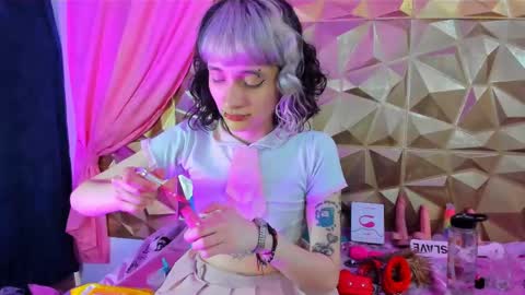 Snapshot of sweet_emmili chatting on 02-17-25, 12:27 emmili online show from 02-17-25, 12:27