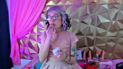 Snapshot of sweet_emmili chatting on 02-18-25, 03:10 emmili online show from 02-18-25, 03:10