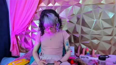 Snapshot of sweet_emmili chatting on 02-20-25, 03:19 emmili online show from 02-20-25, 03:19