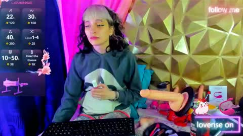 Snapshot of sweet_emmili chatting on 09-19-25, 12:17 emmili online show from 09-19-25, 12:17