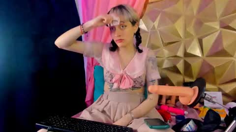 Snapshot of sweet_emmili chatting on 10-01-25, 12:22 emmili online show from 10-01-25, 12:22