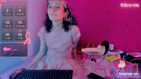 Snapshot of sweet_emmili chatting on 10-06-25, 03:20 emmili online show from 10-06-25, 03:20