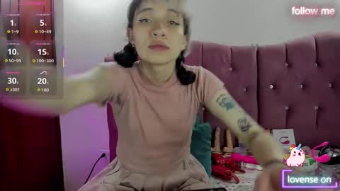 Snapshot of sweet_emmili chatting on 10-20-25, 12:05 emmili online show from 10-20-25, 12:05