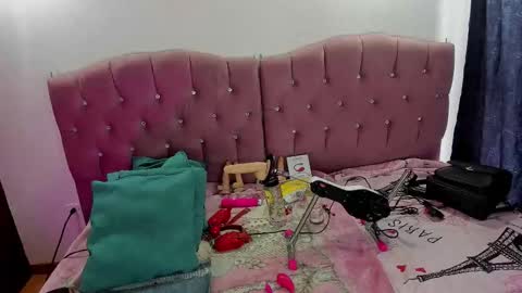 Snapshot of sweet_emmili chatting on 10-22-25, 12:05 emmili online show from 10-22-25, 12:05