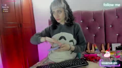 Snapshot of sweet_emmili chatting on 10-28-25, 12:09 emmili online show from 10-28-25, 12:09