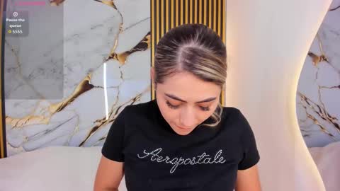 sweet_flame_ online show from 11-19-25, 08:42