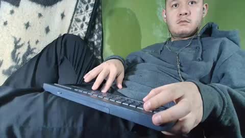 sweet_guy36 online show from 10-07-25, 01:47