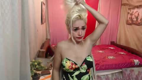 Snapshot of sweet_hunterxx chatting on 10-20-25, 12:00 sweet_hunterxx online show from 10-20-25, 12:00