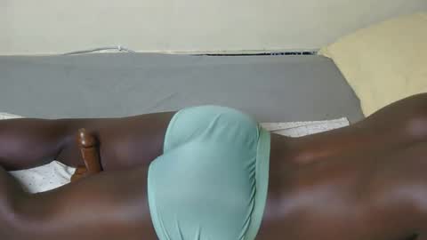 Snapshot of sweet_kambi chatting on 10-23-25, 03:33 moha AND roy online show from 10-23-25, 03:33