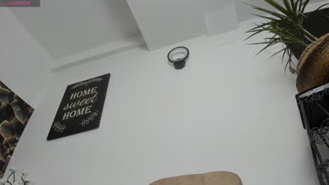 Snapshot of sweet_kitty2000 chatting on 12-16-24, 09:46 Alesy online show from 12-16-24, 09:46