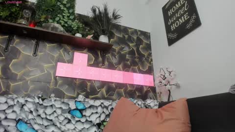Snapshot of sweet_kitty2000 chatting on 12-18-24, 12:40 Alesy online show from 12-18-24, 12:40