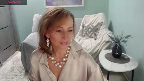 Helen online show from 09-29-25, 05:23