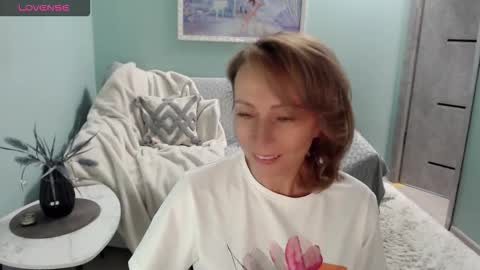 Snapshot of sweet_kitty5 chatting on 10-12-25, 06:45 Helen online show from 10-12-25, 06:45