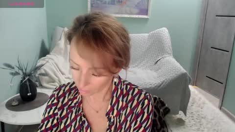 Snapshot of sweet_kitty5 chatting on 10-14-25, 05:52 Helen online show from 10-14-25, 05:52
