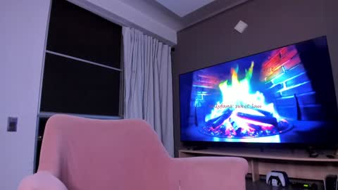 laura kiss online show from 11-17-25, 03:56