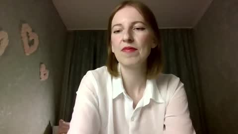 sweet_lilbunny online show from 11-19-25, 02:28