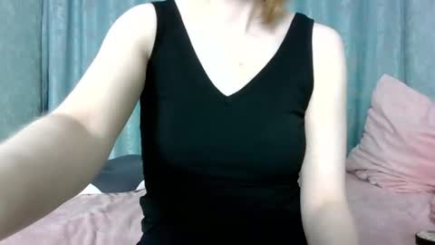 sweet_lilbunny online show from 02-22-26, 05:44