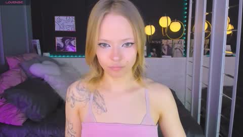 Snapshot of sweet_lucile chatting on 03-08-26, 01:59 Lucy online show from 03-08-26, 01:59