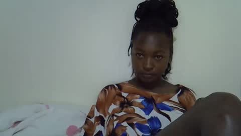 Snapshot of sweet_lunaz chatting on 10-18-25, 09:21 sweet_lunaz online show from 10-18-25, 09:21