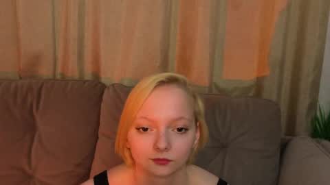 Snapshot of sweet_lynx chatting on 04-15-26, 04:14 Lana online show from 04-15-26, 04:14