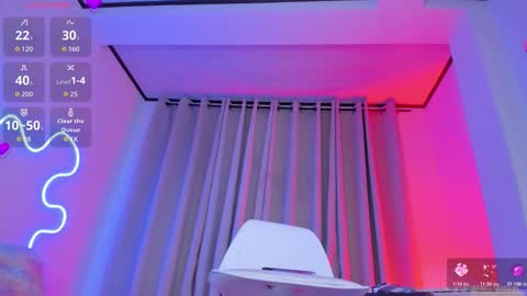 Snapshot of sweet_mackensy chatting on 11-28-25, 12:02 Miss Mackensy online show from 11-28-25, 12:02