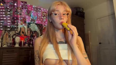 Melissa. Join me on Fansly link in social medias online show from 09-16-25, 06:14