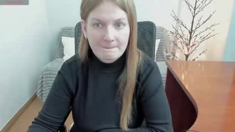 Snapshot of sweet_melody_of_ur_heart chatting on 12-18-25, 04:35 Mila online show from 12-18-25, 04:35