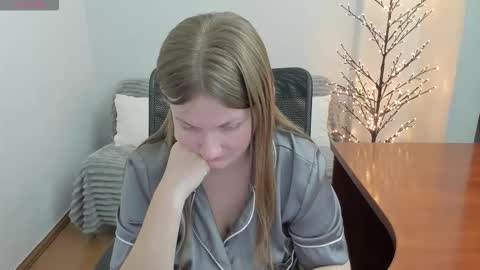 Mila online show from 12-23-25, 04:32