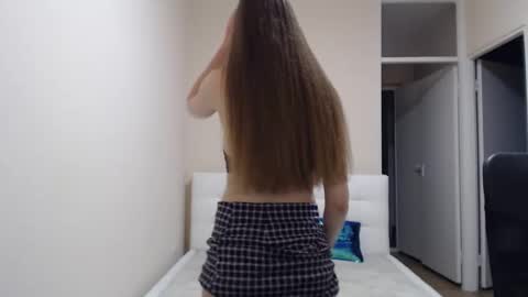 Snapshot of sweet_mood chatting on 10-21-25, 06:19 Anna online show from 10-21-25, 06:19