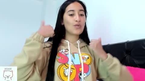 Snapshot of sweet_nhaomy chatting on 11-03-25, 07:37 Nhaomy online show from 11-03-25, 07:37